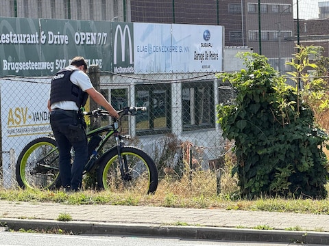 Op het kruispunt van de Mandellaan en de Kaaistraat in Roeselare raakte een fietser op een fatbike gewond