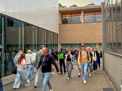 6.000 scholieren kleuren het straatbeeld van Torhout.
