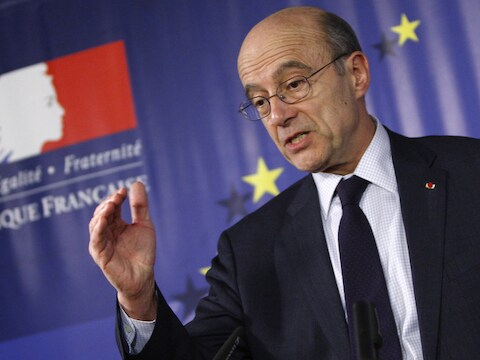 Alain Juppé, Frans minister van Buitenlandse Zaken, verwacht op korte termijn NAVO-steun voor de interventie in Libië.