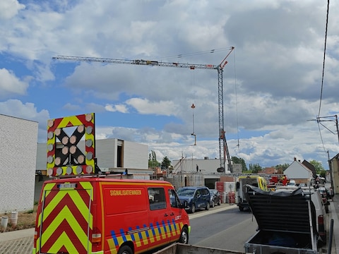 Met hulp van de brandweer kon een bouwvakker na een arbeidsongeval van een werf in Kuurne geëvacueerd worden