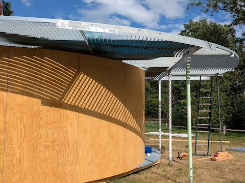 Het paviljoen in park Baron Casier is nog in opbouw
