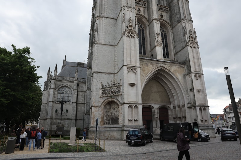 De uitvaart vindt plaats in de  Sint-Romboutskathedraal in Mechelen