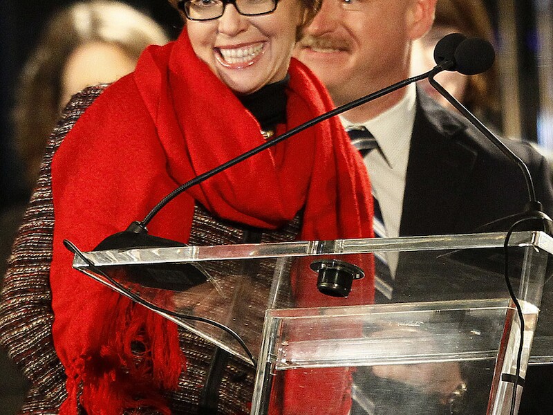 Giffords en haar echtgenoot, oud-astronaut Mark Kelly, begin januari.