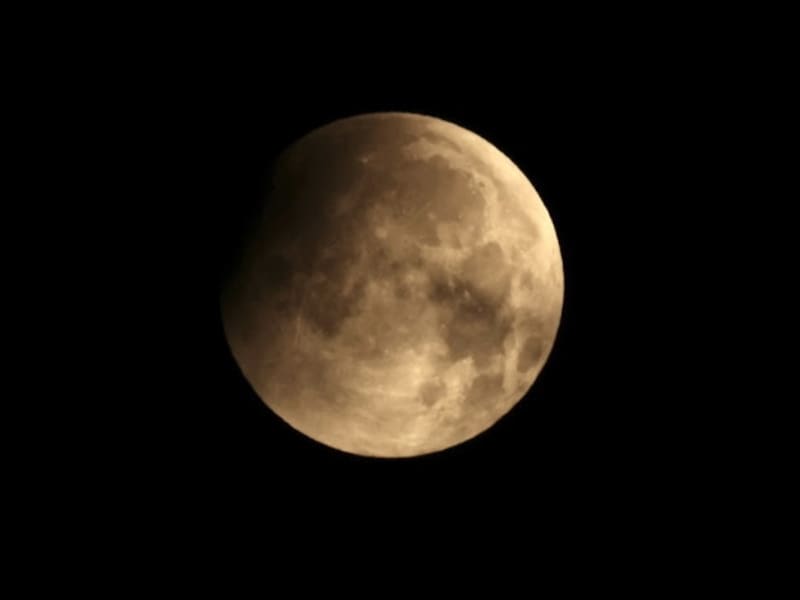KIJK. Zo zag de gedeeltelijke maansverduistering eruit