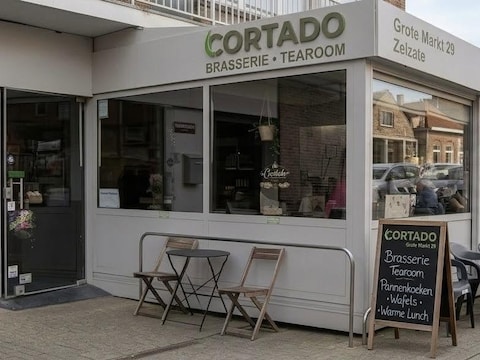 Cortado op de Grote Markt in Zelzate. 