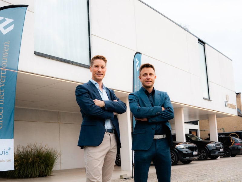 Mattijs Dewispelaere en Kenny Vereecke van het Zekerhuis bij L'Eautus waar ze hun nieuw hoofdkantoor bouwen