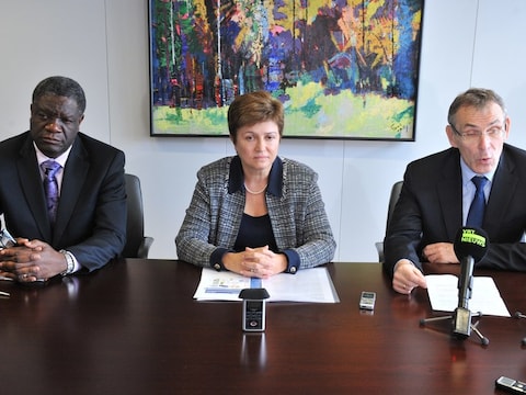 De Congolese dokter Denis Mukwege en de Eurpoese commissarissen Kristalina Georgieva en Andris Piebalgs.