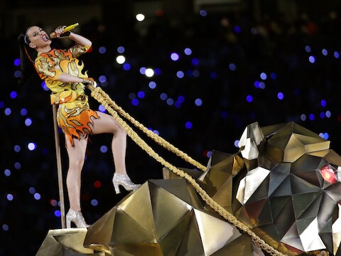 Katy Perry tijdens haar optreden bij de Super Bowl.