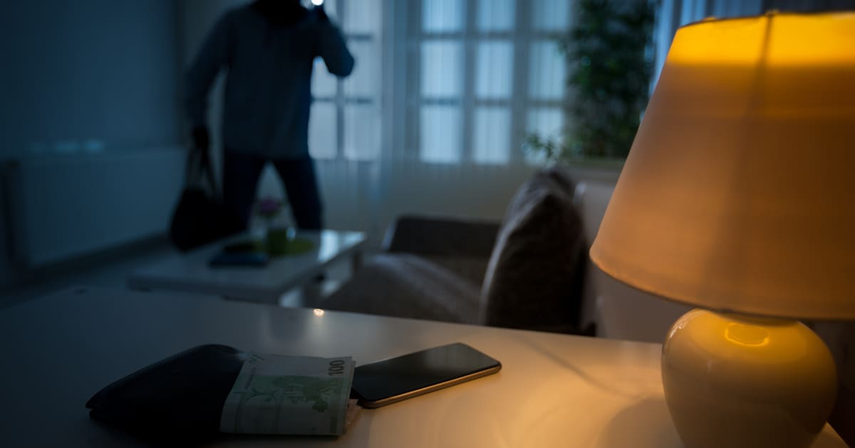 Politie start onderzoek naar twee inbraken