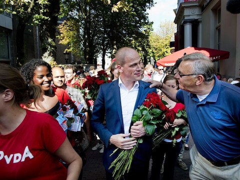 In een week tijd steeg de PvdA van lijsttrekker Diederik Samsom 9 zetels in deze peiling.