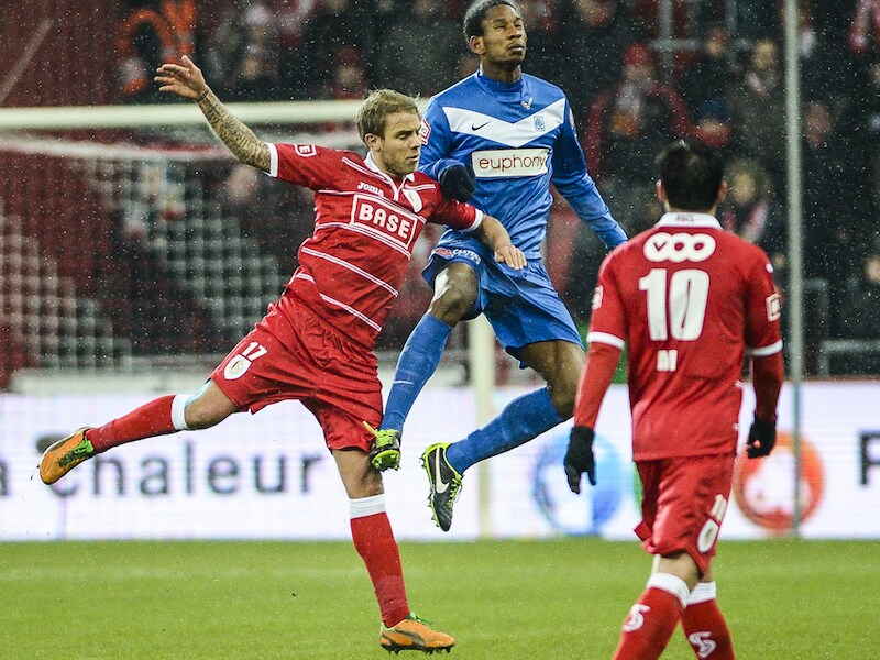 Plet in duel met Buyens.