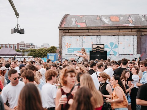 Een sfeerbeeld van een van de vorige edities van Spreey, in een skatepark aan de dokken. 