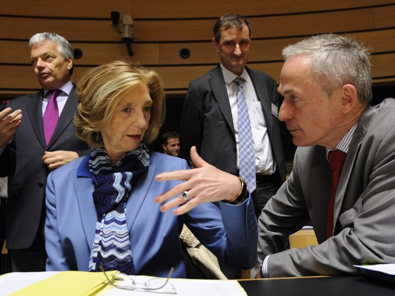Richard Bruton (rechts).