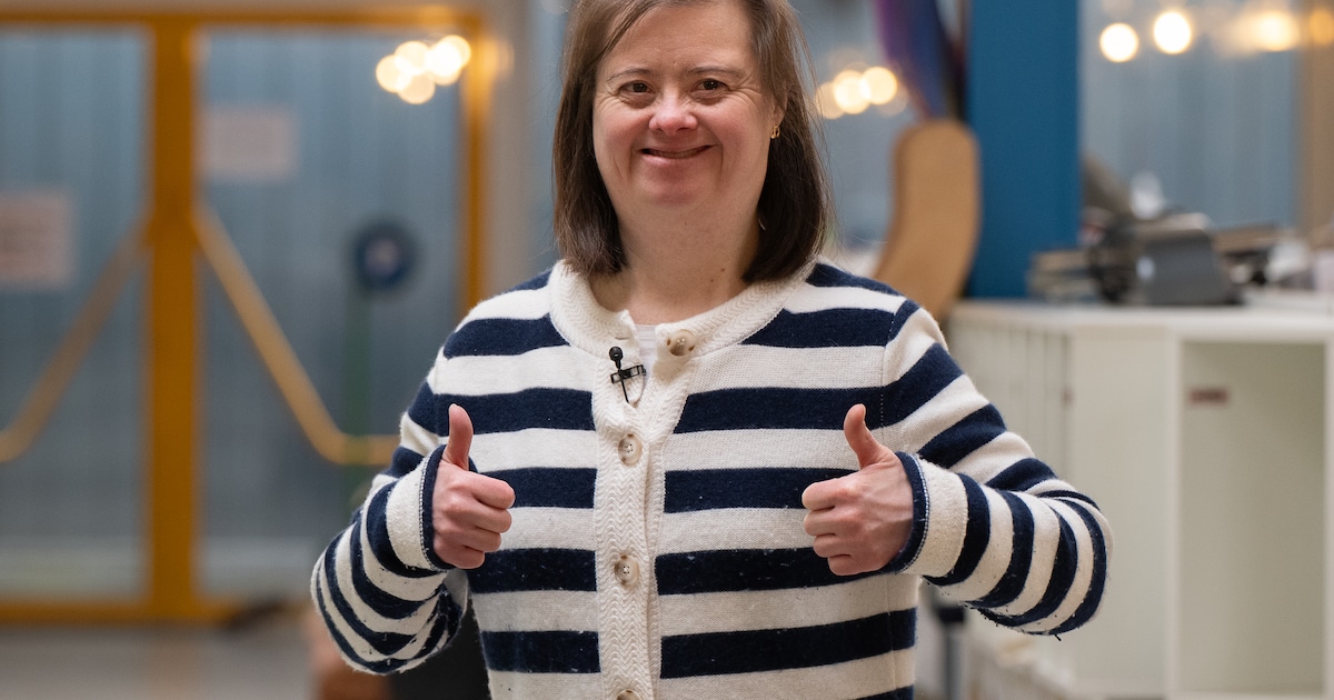 Juf Anouk (46) heeft syndroom van Down, maar staat al 26 jaar voor de klas: “De kindjes zijn heel li