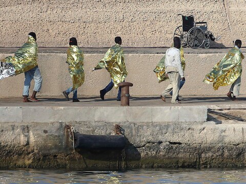 Vluchtelingen na aankomst op Lampedusa.