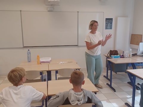 Ook voor burgemeester Kelly Spillier van Bredene, in de Middenschool gewoon mevrouw Spillier, is het nieuwe schooljaar begonnen.