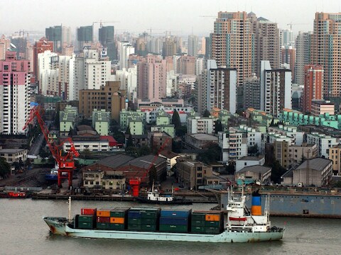 De skyline van Shanghai.