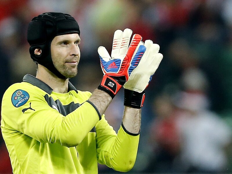 Petr Cech is vol lof over Thibaut Courtois