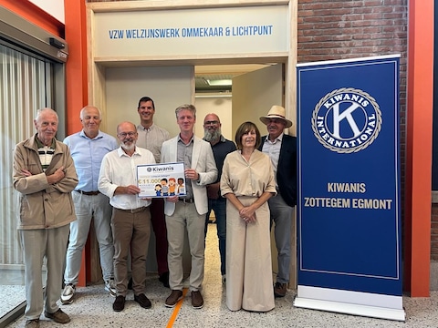 m kwetsbare gezinnen in Zottegem een duwtje in de rug te geven, schenkt Kiwanis Zottegem-Egmont 11.000 euro aan Sociale Kruidenier Lichtpunt Zottegem. 