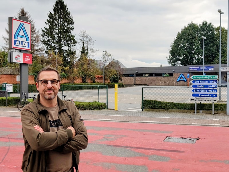 Schepen Carl Ivens vindt dat de plannen voor de nieuwe rotonde aan supermarkt Aldi niet veilig zijn voor fietsers en andere zwakke weggebruikers