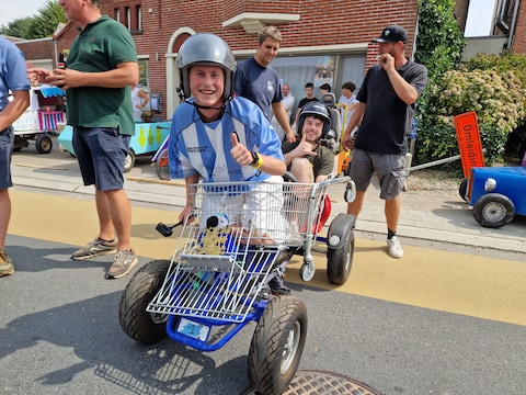 Vic en Gorian uit Heusden-Zolder kwamen naar Ooike speciaal voor de zeepkistenrace.