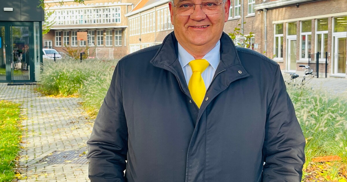 burgemeester-steven-vandeput-n-va-bij-de-stembus-tijdens-de