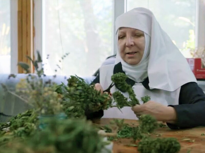 Bidden en blowen: cannabis kwekende nonnen stellen documentaire voor in Cannes