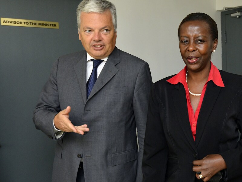 Didier Reynders en zijn Rwandese ambtsgenote van Buitenlandse Zaken Louise Mushikiwapo.