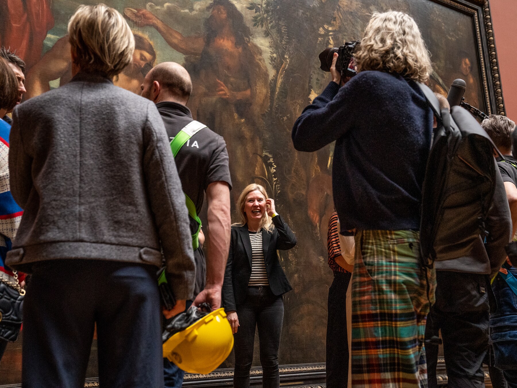 “Vlaamse meester komt terug thuis”: monument van Peter Paul Rubens hangt terug op zijn plaats in Museum voor Schone Kunsten