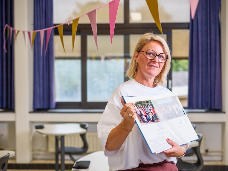 Juf Inge (51) staat al 30 jaar voor het vierde leerjaar in basisschool Het Molentje in Lier en zoekt nu 600 oud-leerlingen voor grote reünie
