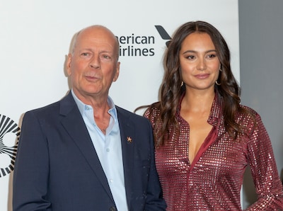 Echtgenote van zieke Bruce Willis emotioneel in nieuw interview: “Zijn brein laat hem in de steek”