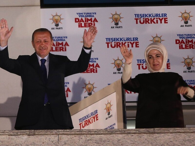 De Turkse premier Erdogan en zijn echtgenote.