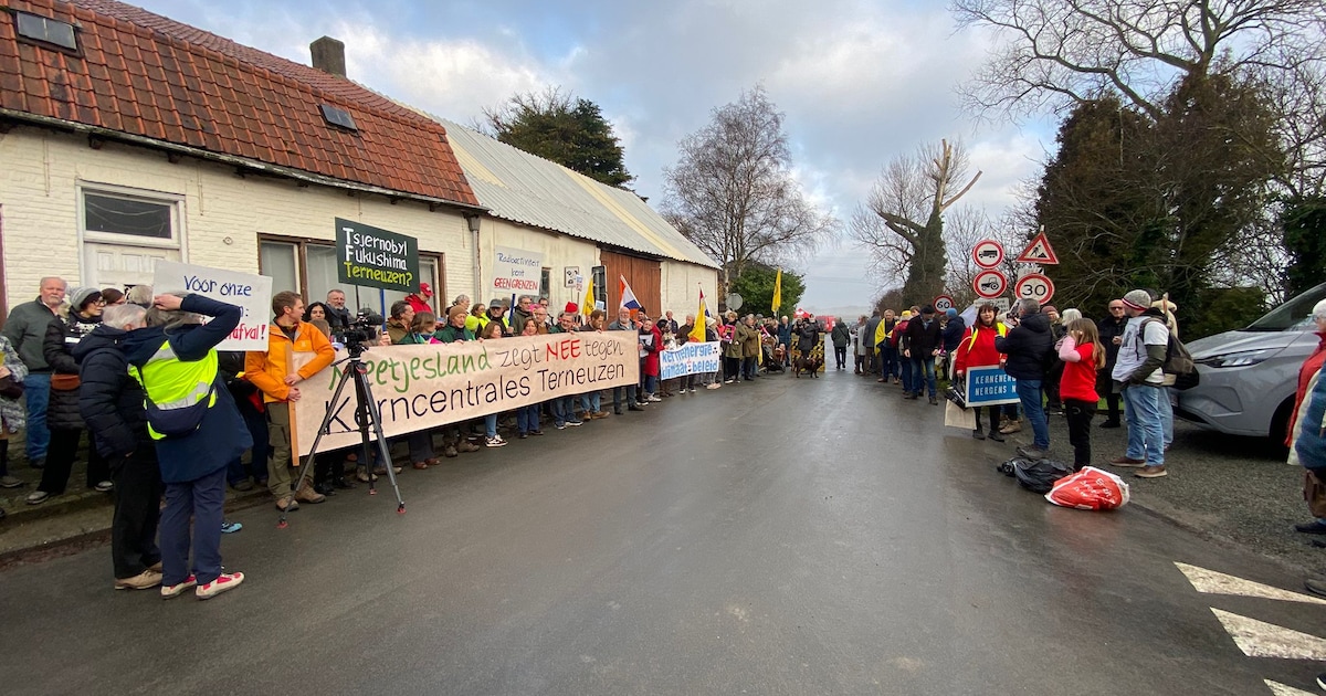 “Geen kerncentrales aan achterdeur van het Meetjesland”: Groen voert actie aan grens met Nederland