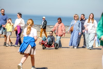 Kust verwacht pak volk tijdens zonnig verlengd weekend: al 90 procent van hotels volgeboekt