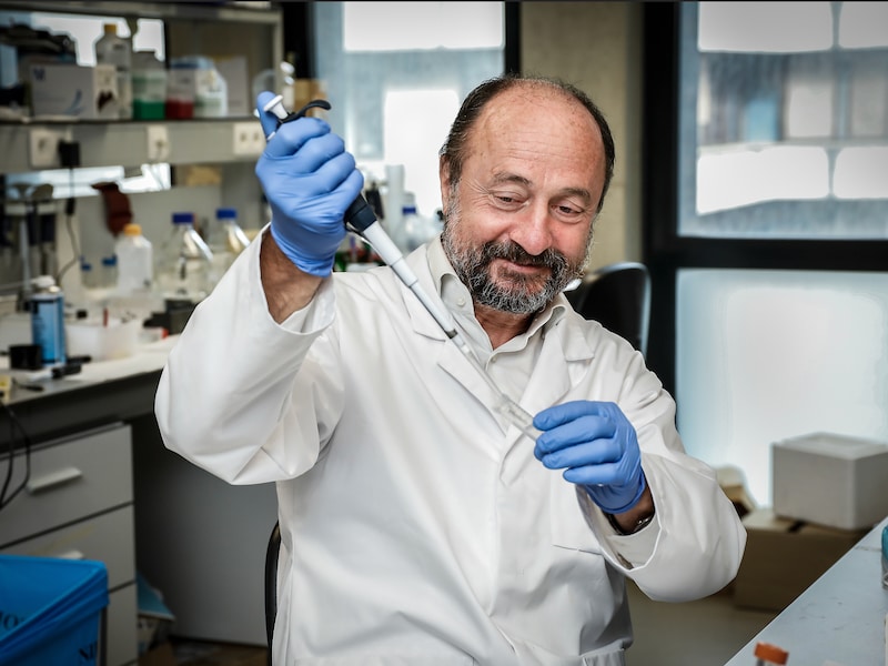 Experts vragen Riziv om nieuwe behandelingen die Alzheimer vertragen te vergoeden: “Zij vormen een belangrijk keerpunt”