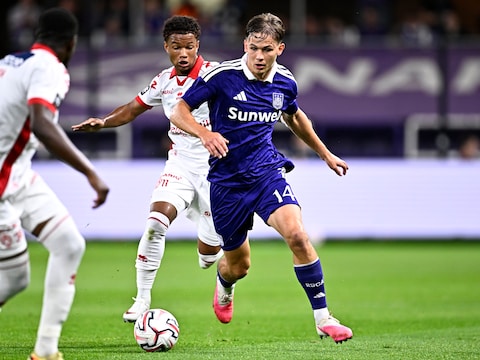 LIVE. Anderlecht valt wat stil na sterke start, Sikan mist twee uitstekende kansen
