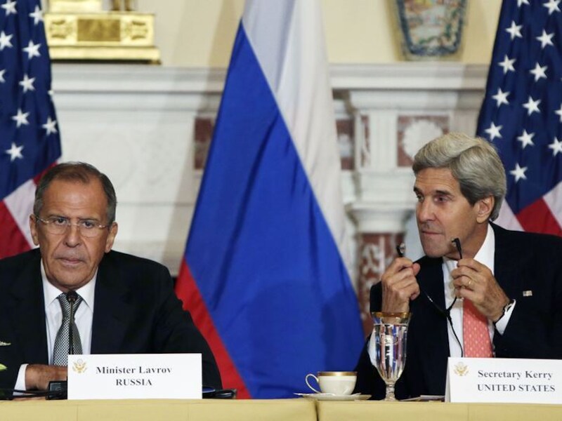 De Amerikaanse minister John Kerry van Buitenlandse Zaken (R) en zijn Russische collega Sergej Lavrov vandaag in Washington.
