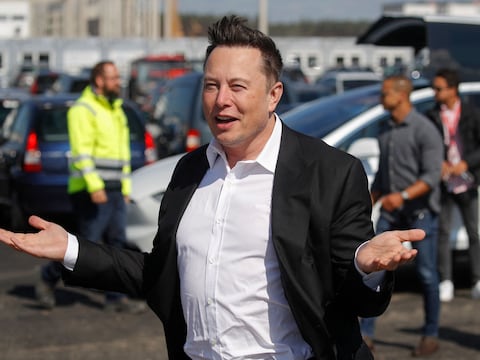 Tesla-CEO Elon Musk in 2020 bij zijn bezoek aan de werf van de Gigafactory van Tesla in Grünheide, bij Berlijn.
