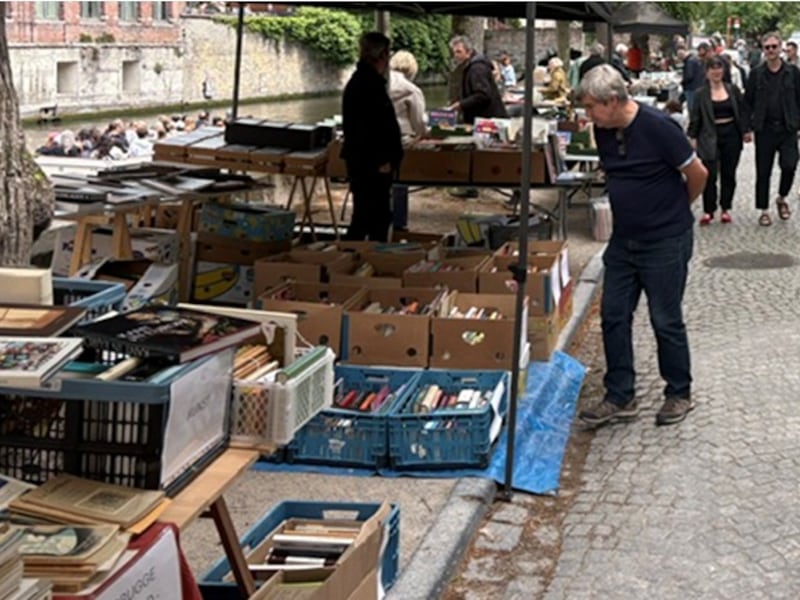 Nog één keer boekenmarkten langs Steenhouwersdijk en Groenerei in Brugge