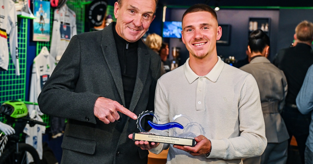 Remco Evenepoel klimt op recordhoogte van Johan Museeuw: “Heel speciaal om zo’n grote coureur te kun