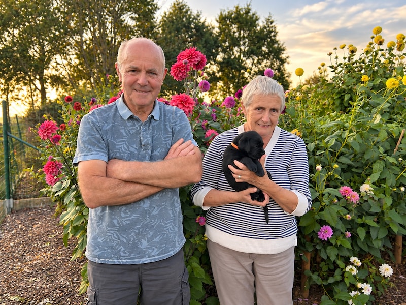 Etienne en Moniek met puppy Qulia. 