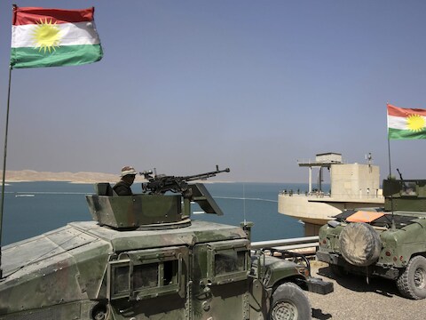 Koerdische strijders bewaken de Mosul-dam.