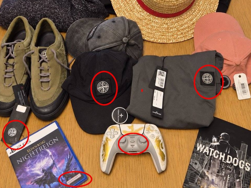 Vooral de logo’s gaven aanwijzingen dat het beeld niet klopte. Het Stone Island-logo komt op de drie verschillende plekken niet overeen, de tekst is onleesbaar en het PlayStation-logo klopt ook niet