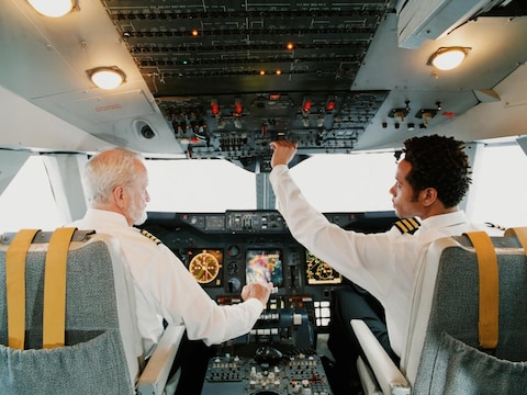 "Honderden piloten vliegen terwijl ze met een depressie of zelfs zelfmoordgedachten kampen, zonder de mogelijkheid zich te laten behandelen uit vrees voor de negatieve impact op hun carrière", aldus de vorsers.