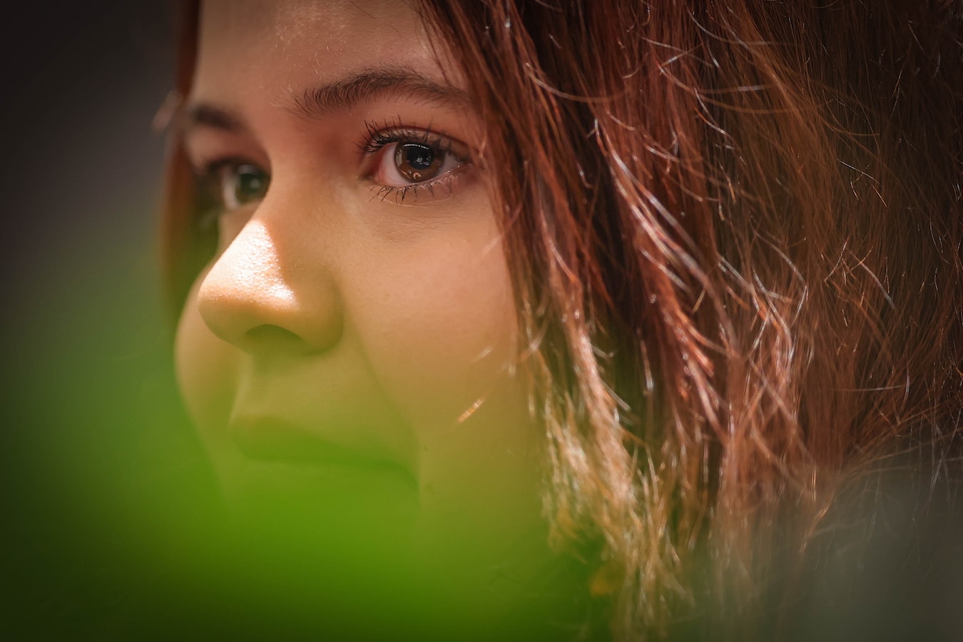 Malak (20) werd seksueel misbruikt door pleegouders die na veroordeling  spoorloos verdwenen: “Zij werd alleen opgewonden als ik meedeed” | Foto |  hln.be