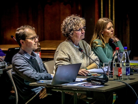 Raf Reuse (links) kreeg de wind van voren van de burgemeester én de gemeenteraadsvoorzitter