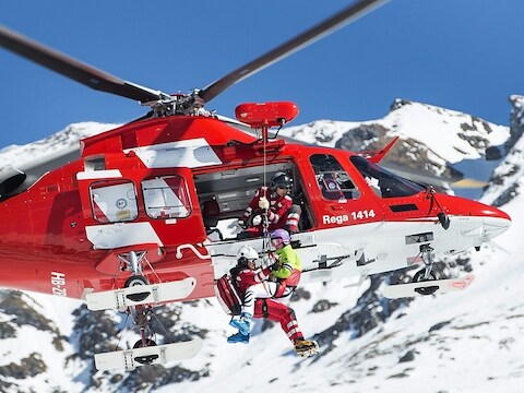 Höfl-Riesch wordt afgeveord per helikopter.