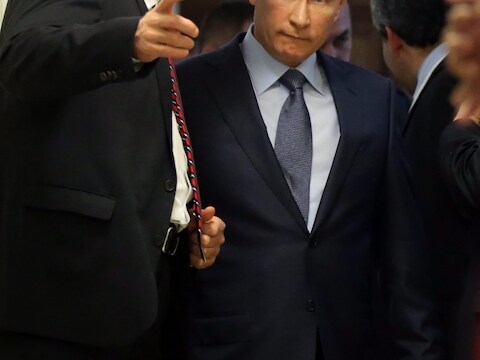 Kremlin-woordvoerder Dimitri Peskov naast de Russische president Vladimir Poetin.
