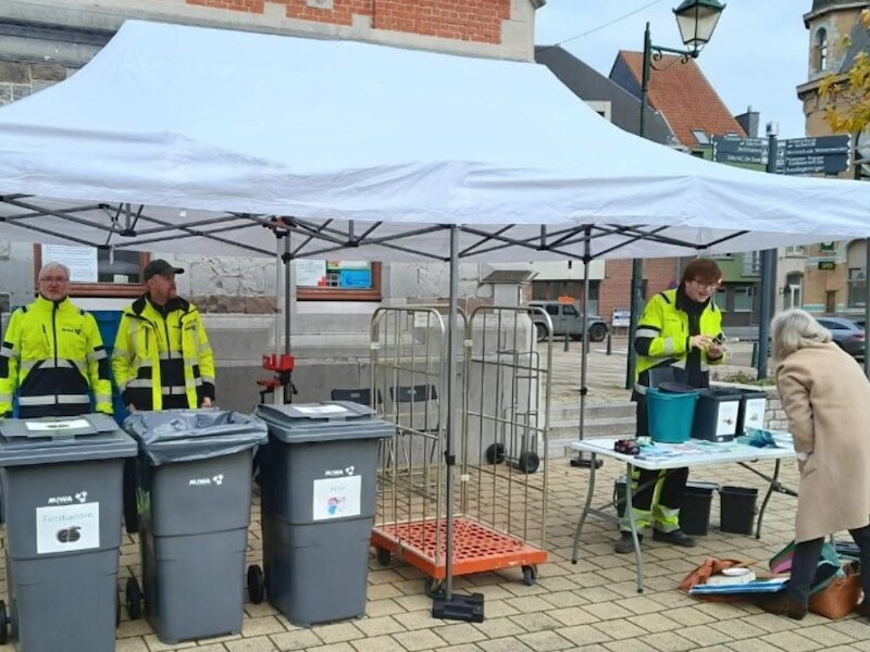 Mobiele recyclageparken in Temse lokken 169 bezoekers: vooral frituurolie, metaal en batterijen ingeleverd