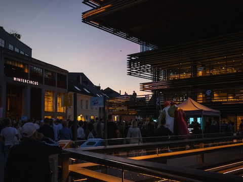 ‘Verborgen’ optredens in en rond Wintercircus herdenken brand van 1920: volg hier al het nieuws uit Gent